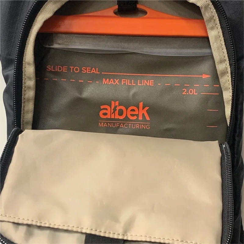 Albek H20-Haul Four Hydration Pack 2L in Covert Black-9