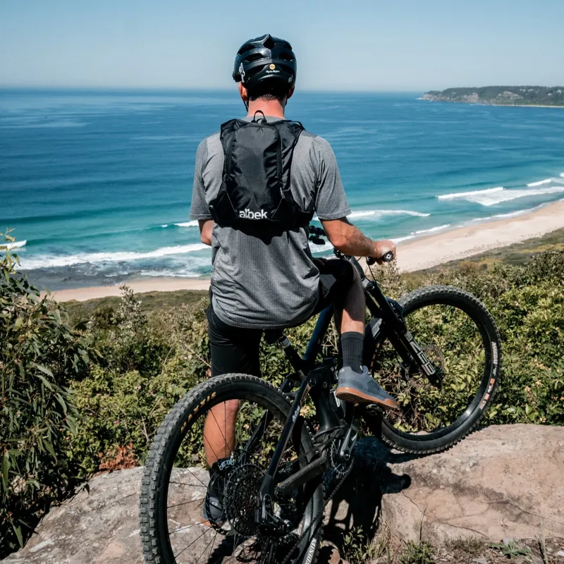 Albek H2O Haul Three Hydration Pack 1.5L in Covert Black-10