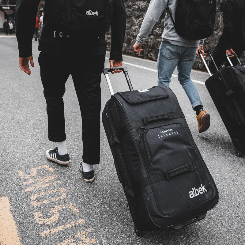 Albek Long Haul Bag in Covert Black-13