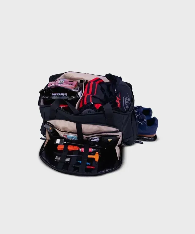 Albek Skytrail 51 Duffel Bag in Covert Black-6