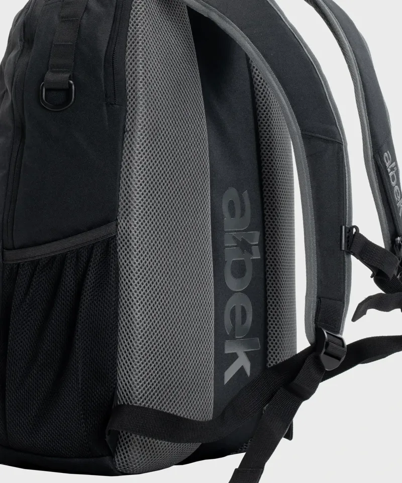 Albek Whitebridge Backpack in Covert Black-4