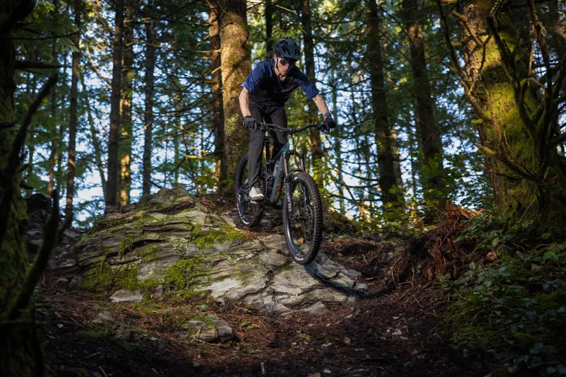 Giant Reign 2 Full Suspension Mountain Bike 2026 in Mineral Green-8