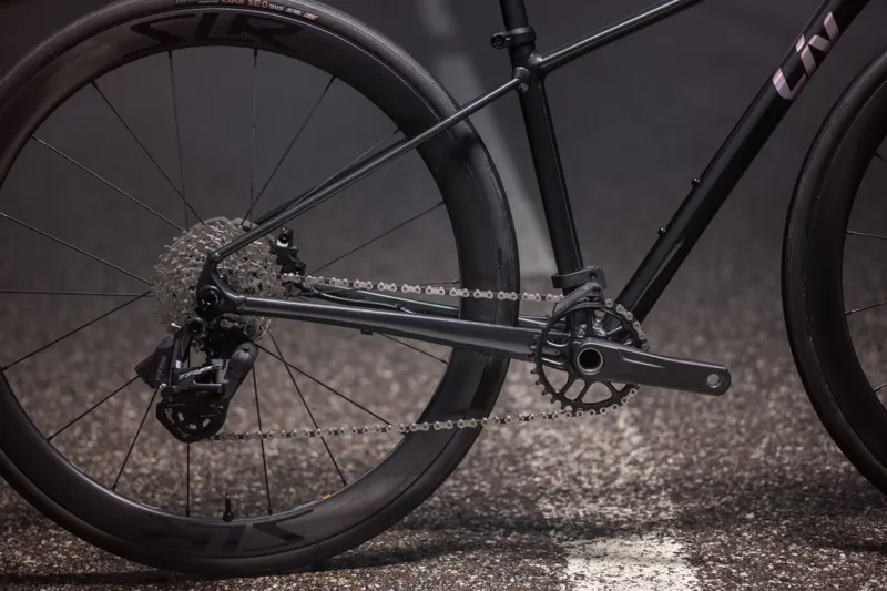 Liv Seek 1 Kids Road Bike 2026 in Black Chrome-11