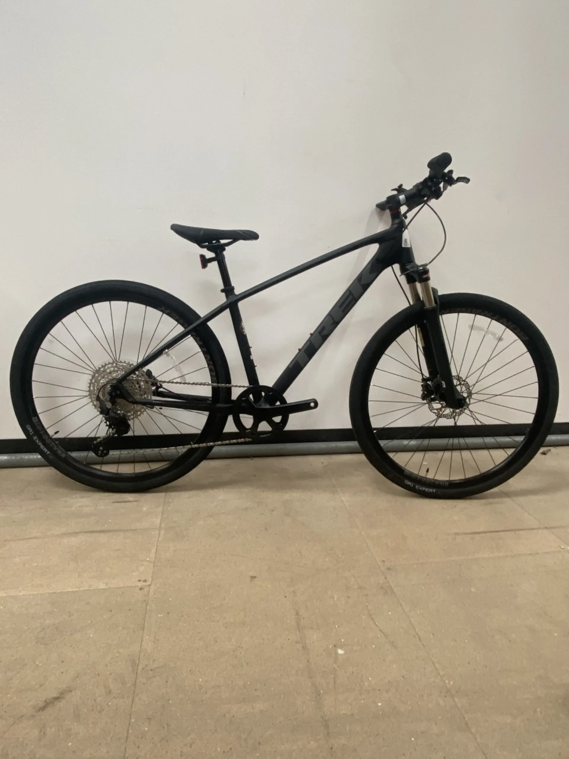 Trek Dual Sport Hybrid Bike Medium 2022 in Trek Black