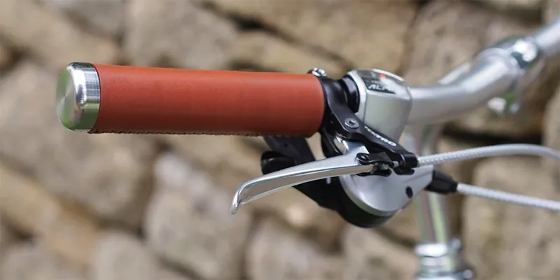 Pashley Aurora Ladies Hybrid Bike 2022 in Old English White-2