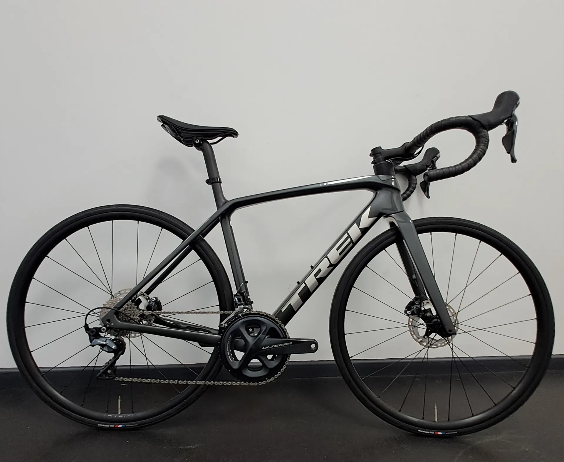 EX DISPLAY Trek Emonda SL Disc Carbon Road Bike 52cm 2022 in