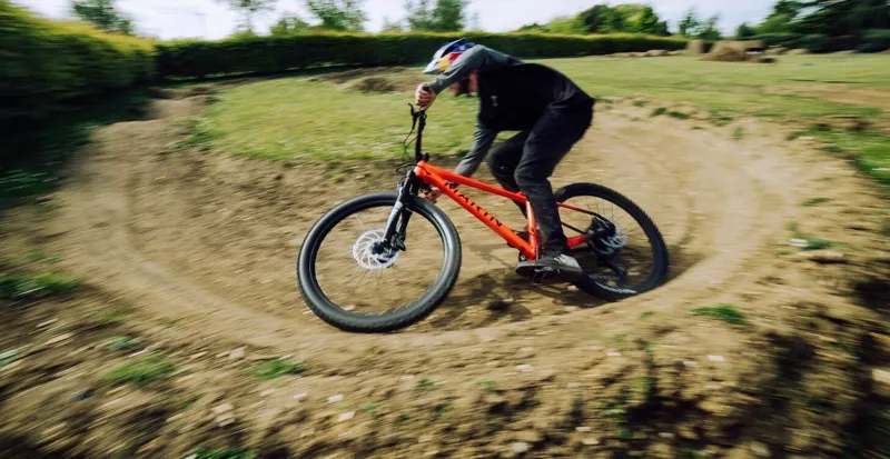 Marin San Quentin 2 27.5 Hardtail Mountain Bike 2022 in Red-3