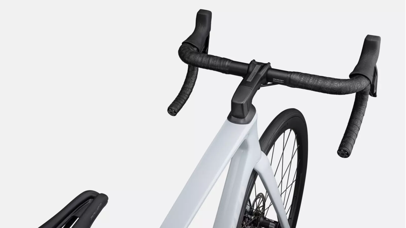 Specialized Tarmac SL7 Expert Road Bike 2025 in Morning Mist/White-4