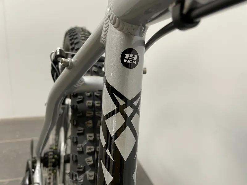 EX-DISPLAY Ridgeback Terrain 1 Hardtail Mountain Bike Large 2022 in Silver -1