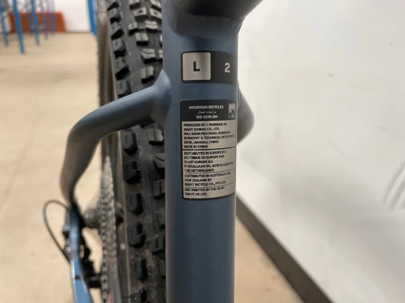 EX-DISPLAY Giant Fathom 29 2 Crest Fork Hardtail Mountain Bike Large in Black -2