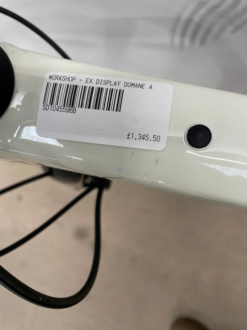 Ex Display Trek Domane AL 4 Disc Sportive Road Bike 54cm 2021 in Era White-3