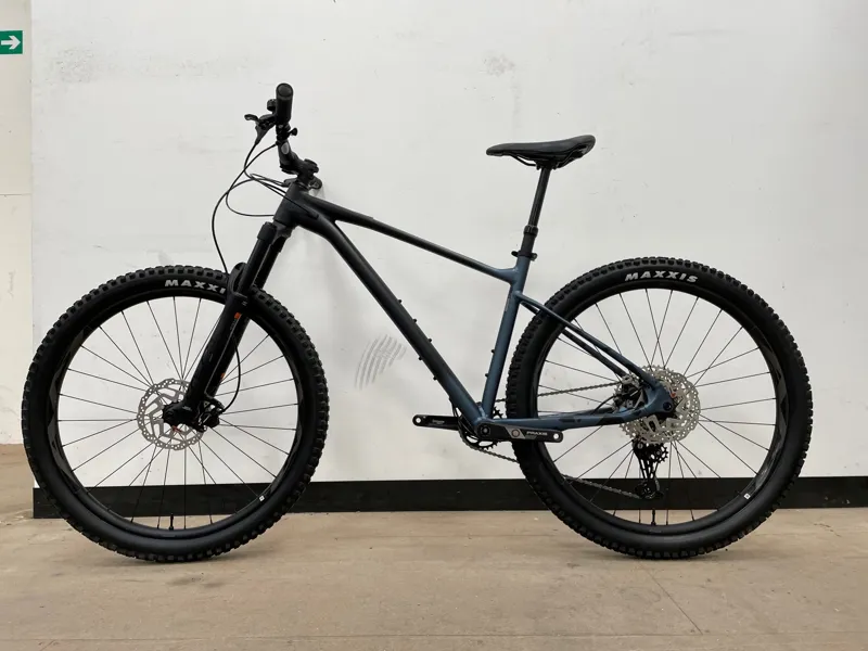 EX-DISPLAY Giant Fathom 29 2 Crest Fork Hardtail Mountain Bike Large in Black -1