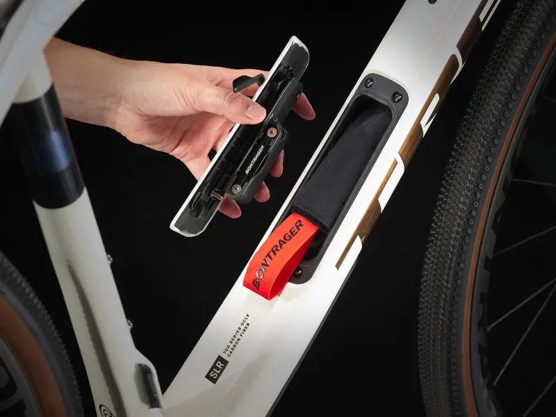 Trek Checkpoint SLR 6 Sram Rival AXS Gravel Bike 2024 in White-4