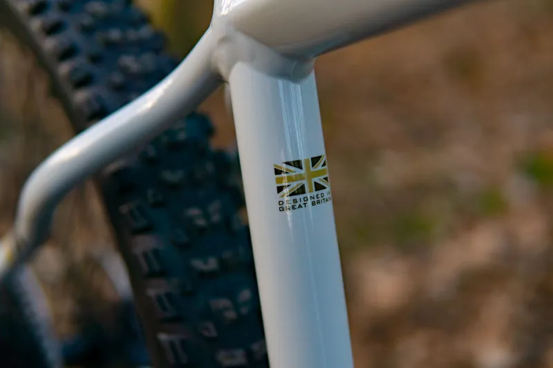 Whyte 905 V4 Hardtail Trail Mountain Bike 2022 in Gloss Cement-10