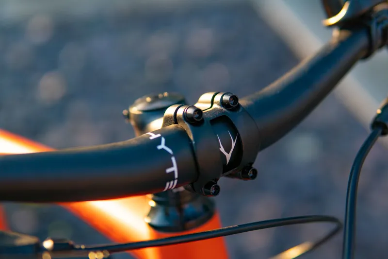 Whyte Victoria V3 Women's Hybrid 2022 in Orange-6