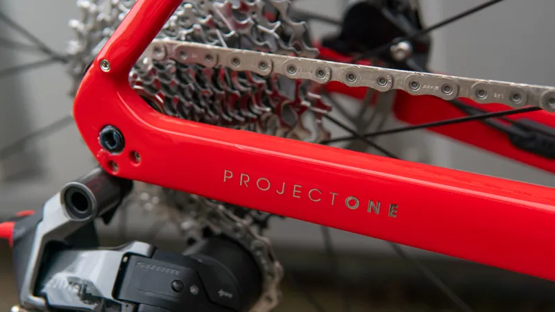 Trek Domane SLR 6 eTap Gen 3 Carbon Road Bike 2022 in Viper Red-11