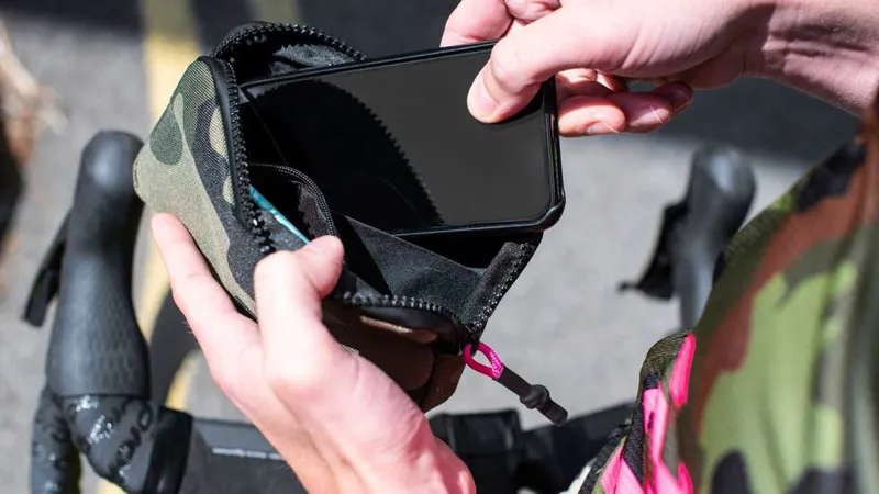 Muc-Off Essentials Case in Camo-2