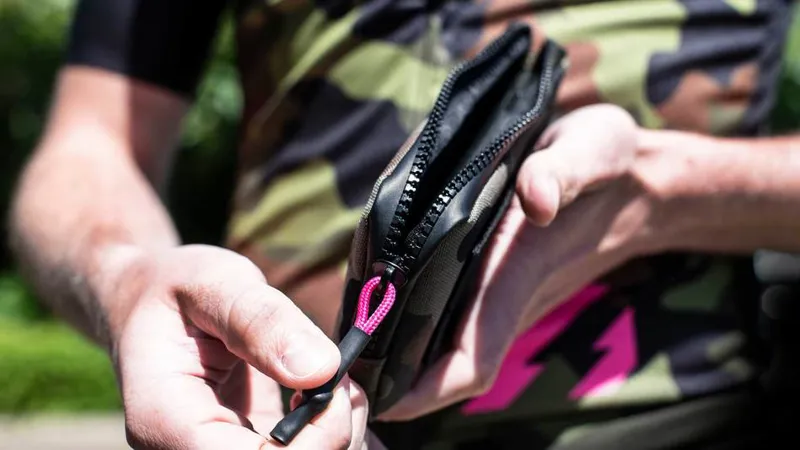 Muc-Off Essentials Case in Camo-3