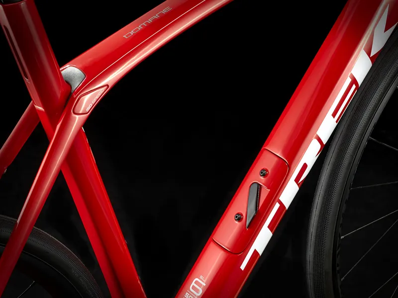 Trek Domane SL 6 Disc Carbon Road Bike 2021 in Red -2