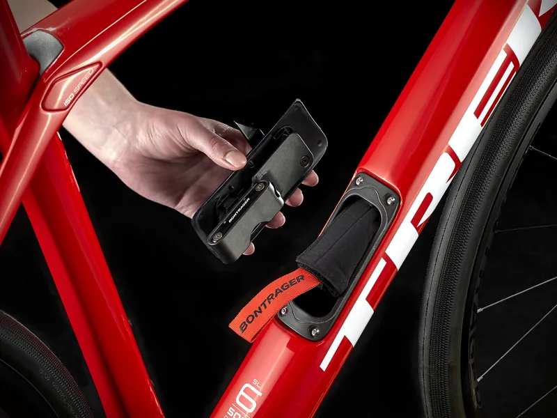 Trek Domane SL 6 Disc Carbon Road Bike 2021 in Red -3