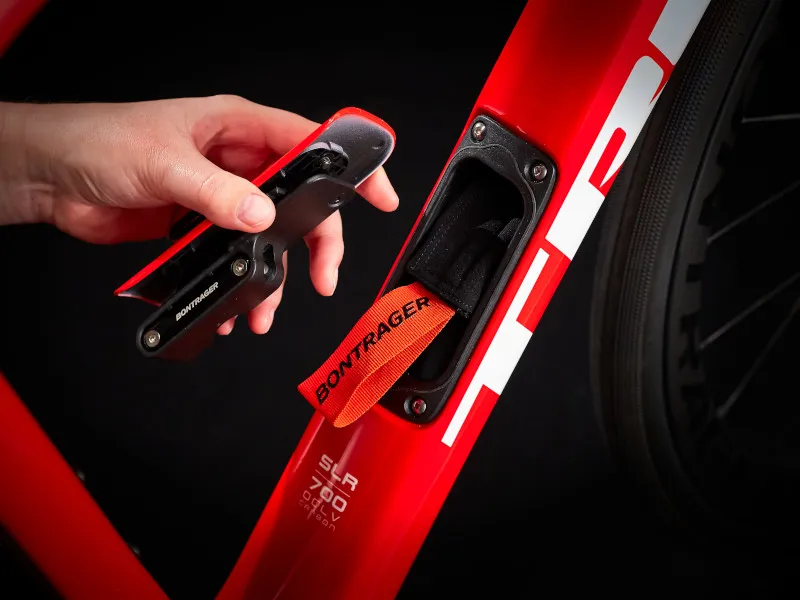 Trek Domane SLR 6 eTap Gen 3 Carbon Road Bike 2022 in Viper Red-3