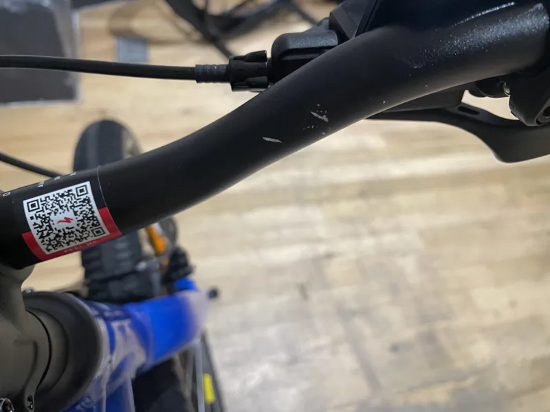 EX-DISPLAY Specialized Jett 20 inch Kids Bike 2022 in Gloss Cobalt Ice Blue-3