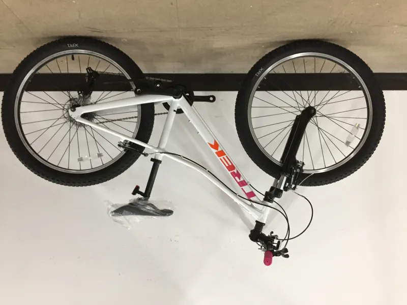 EX-DISPLAY Trek Precaliber 24 Inch Suspension 8 Speed Kids Bike 2022 in White-2