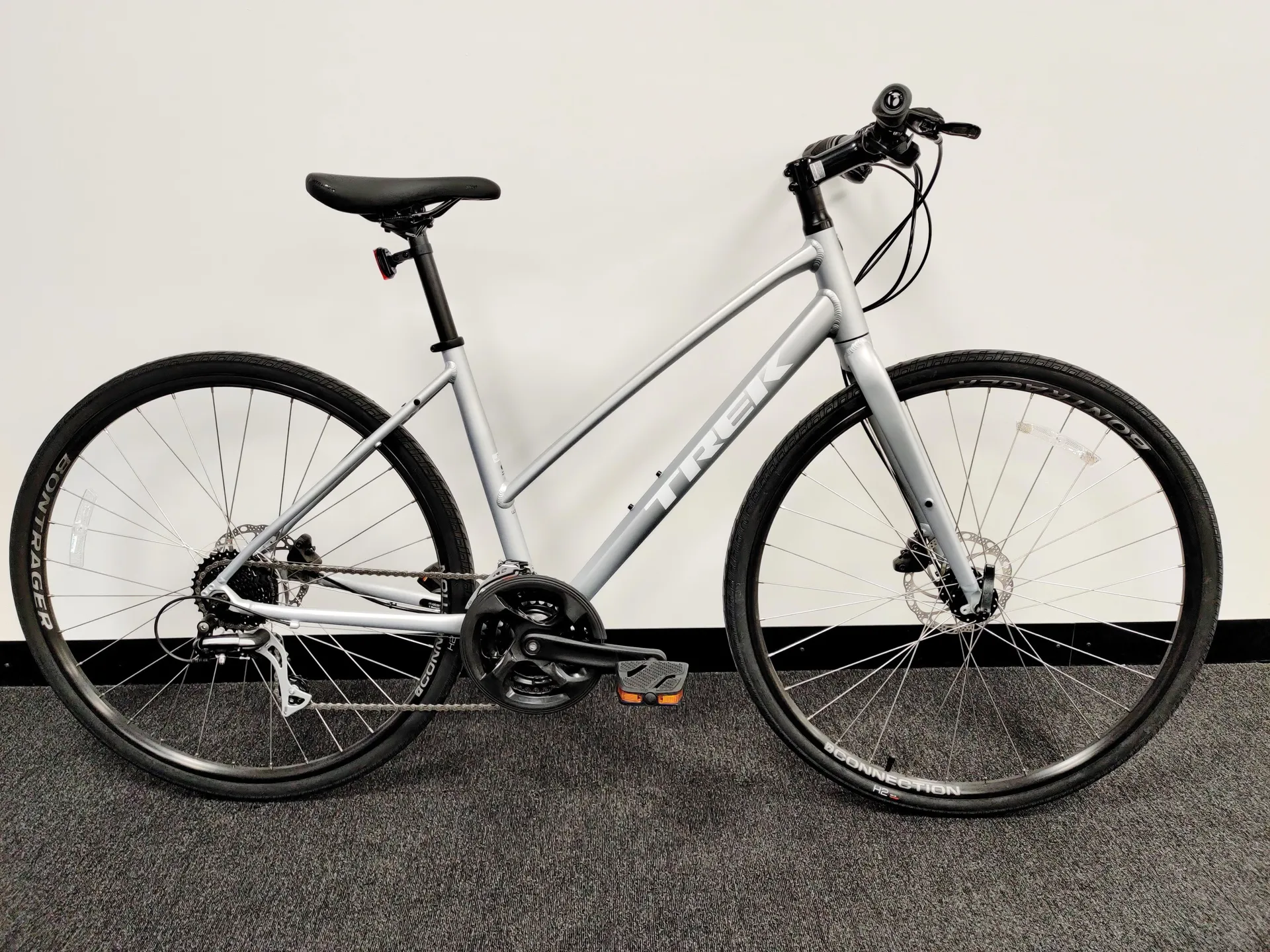 Ex Display Trek FX WSD Disc Stagger in Quicksilver Medium