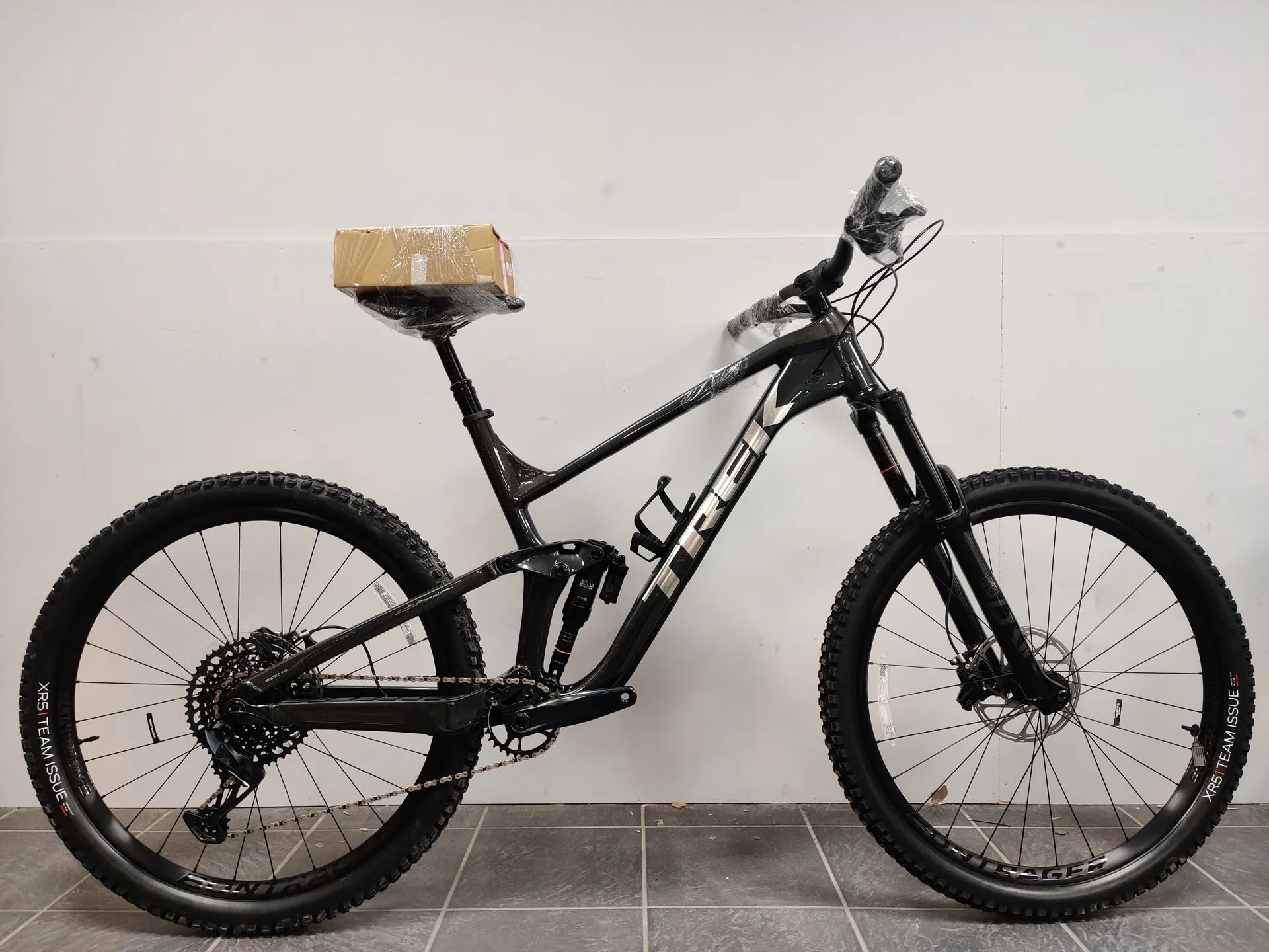 EX DISPLAY Trek Slash GX 29 Full Suspension Mountain Bike X