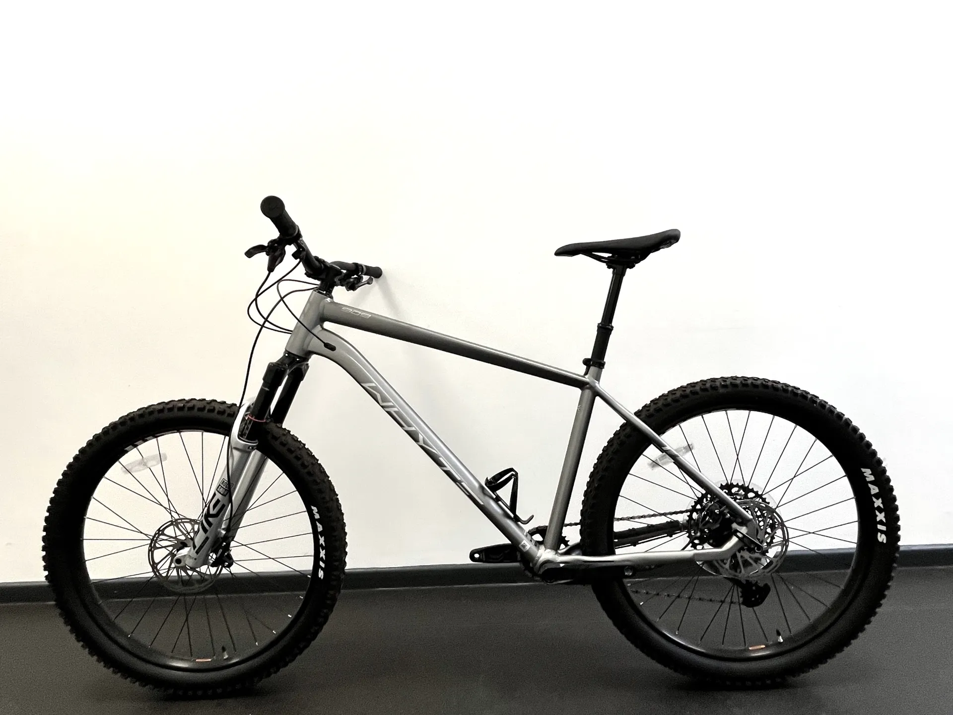 EX DISPLAY Whyte 909 v4 Hardtail Mountain Bike Large 2022 in Matt Zinc