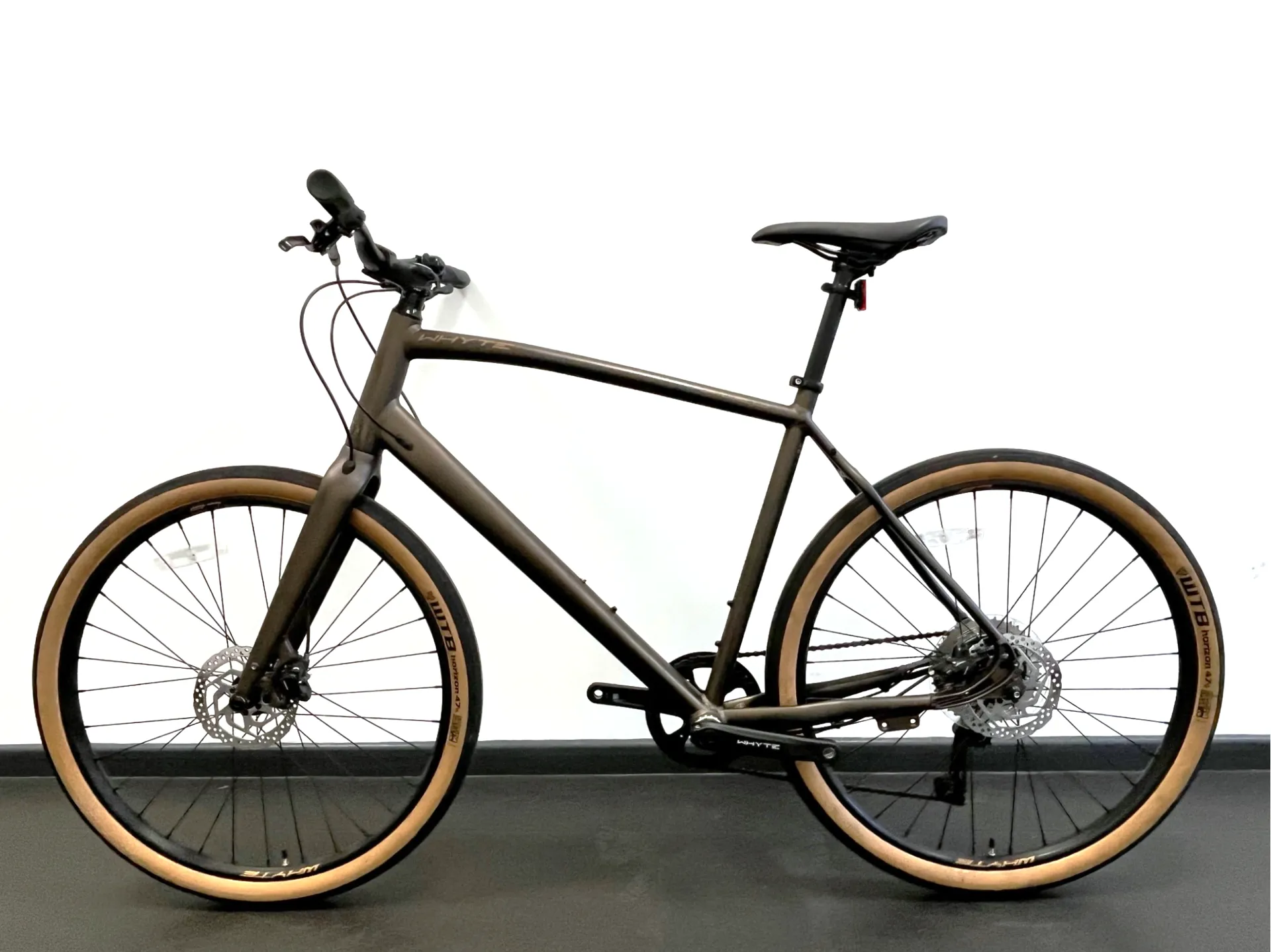 EX-DISPLAY Whyte Portobello V3 Hybrid Bike X-Large 2022 in Bronze
