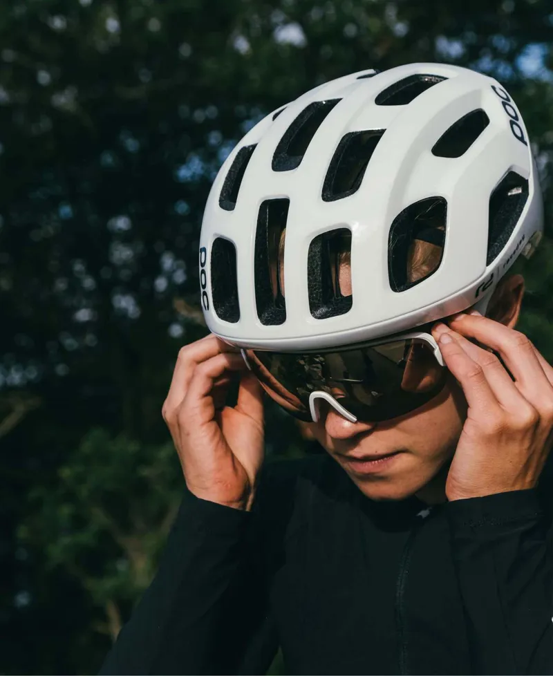 POC Aim Sunglasses in Hydrogen White Violet/Silver mirror-4