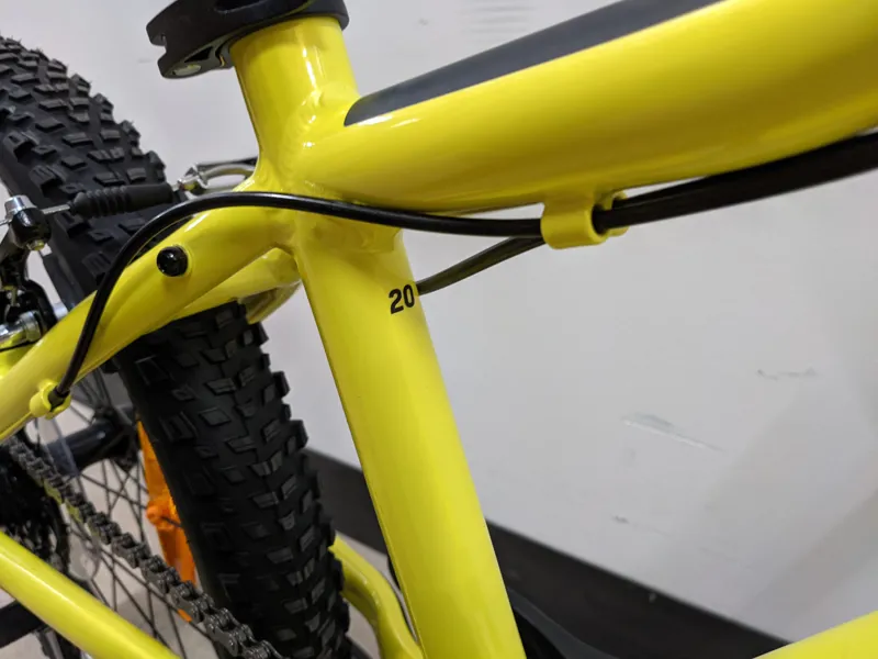 EX-DISPLAY Scott Scale 20 Kids Mountain Bike 2022 in Yellow-3