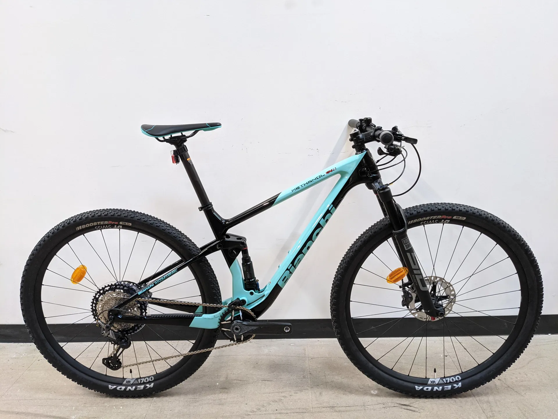 EX-DISPLAY Bianchi Methanol CV FS 43cm Medium Mountain Bike