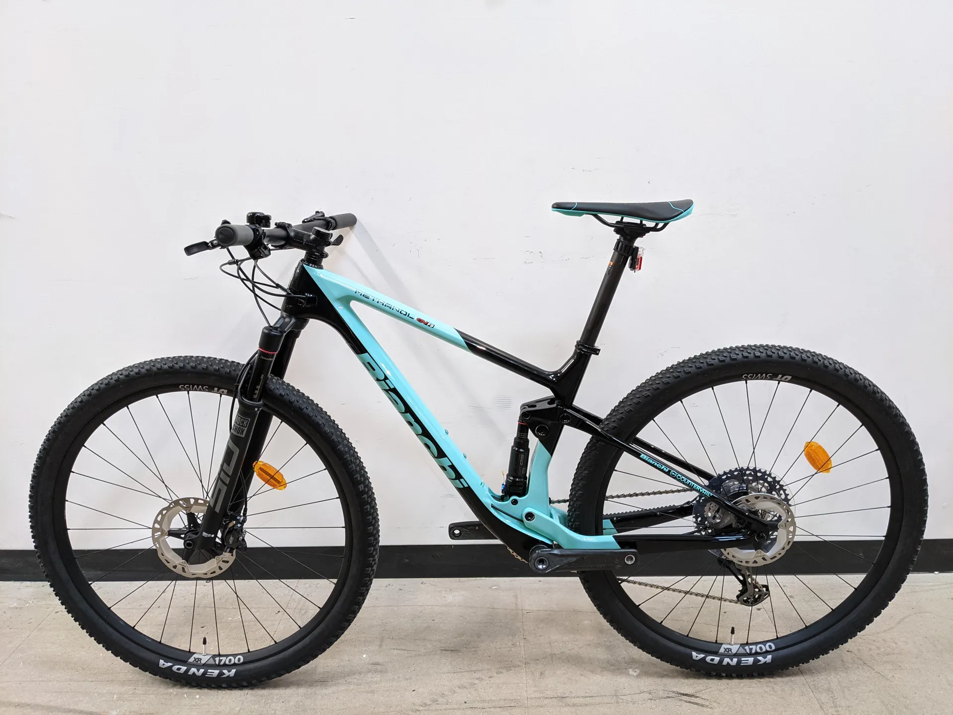 EX-DISPLAY Bianchi Methanol CV FS 43cm Medium Mountain Bike
