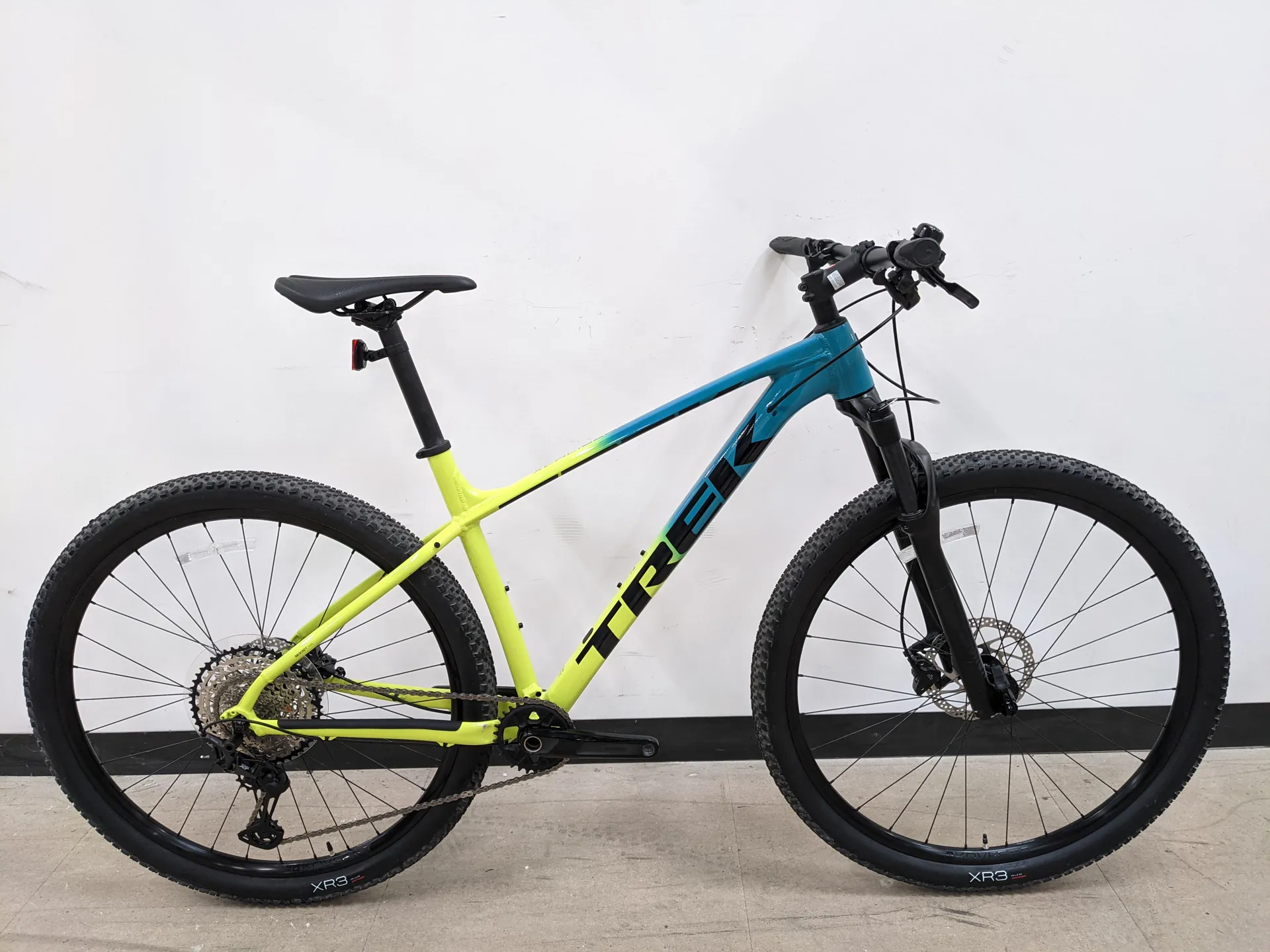 2021 Trek X Caliber Large EX-DISPLAY Trek X-Caliber Hardtail