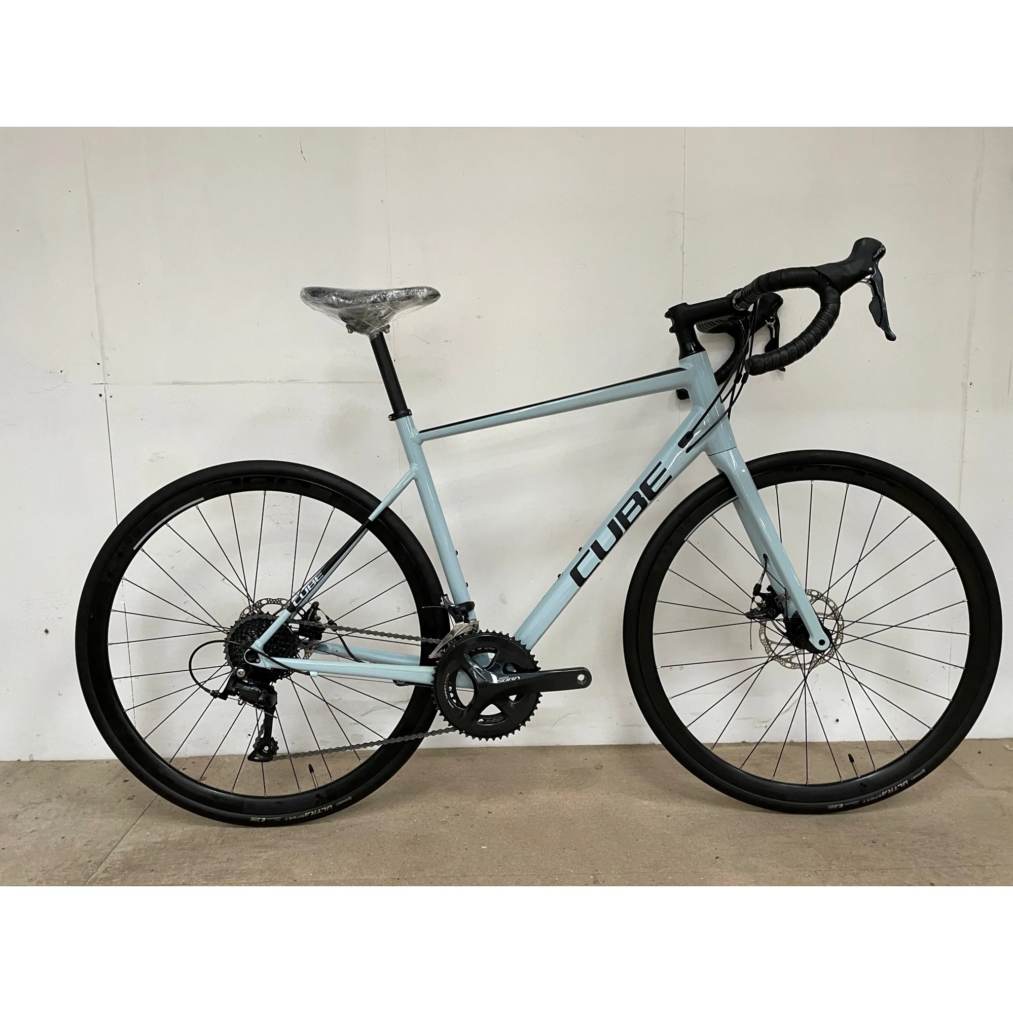 EX-DEMO Cube Attain Pro Road Race Bike 58cm 2022 in Blue