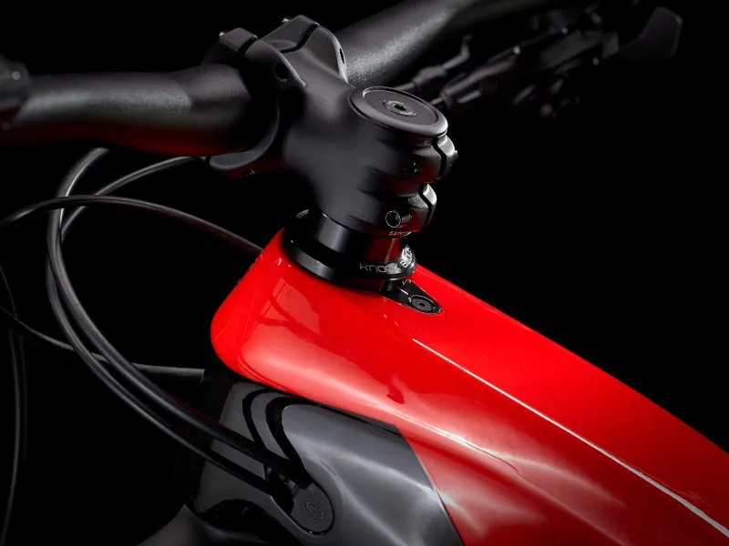 Trek Rail 9.5 Electric Full Suspension Mountain Bike 2022 in Red and Black -11