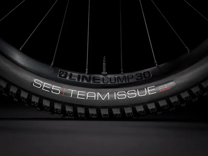 Trek Rail 9.8 XT Full Suspension Electric MTB 2021 in Charcoal and Orange-9