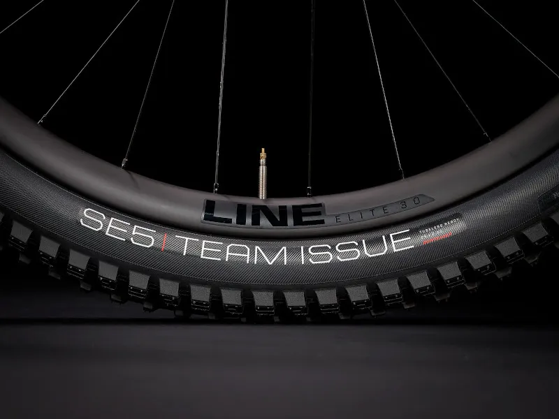 Trek Rail 9.9 X01 Electric Full Suspension Mountain Bike 2022 in Carbon Red-9