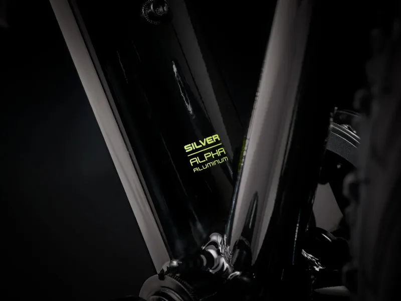 Trek Roscoe 24 inch Wheel Kids Mountain Bike 2023 in Black-5