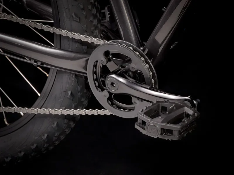 Trek Roscoe 24 inch Wheel Kids Mountain Bike 2023 in Rage Red and Black-3