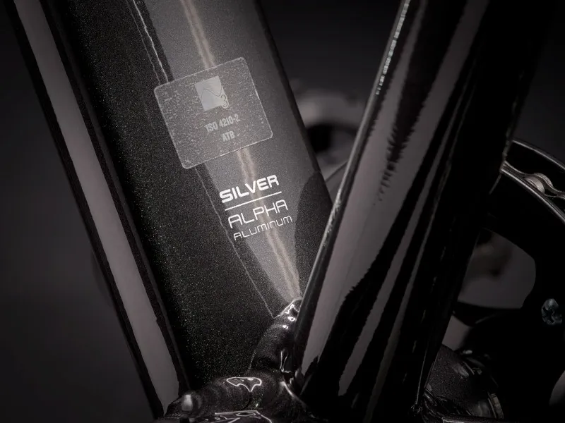 Trek Roscoe 24 inch Wheel Kids Mountain Bike 2023 in Rage Red and Black-5