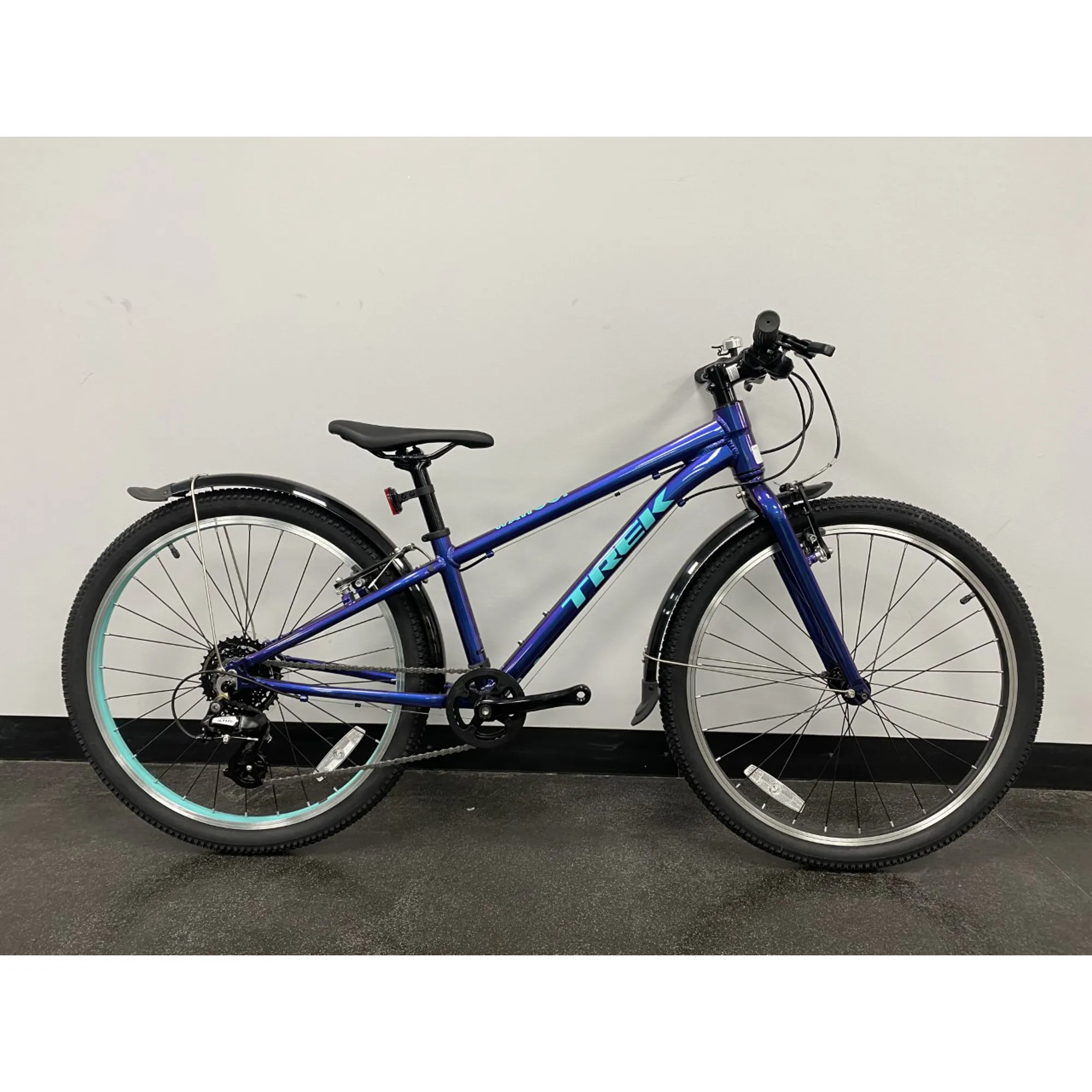 Ex-Display Trek Wahoo 24 inch Wheel Kids Bike 2022 in Purple Flip