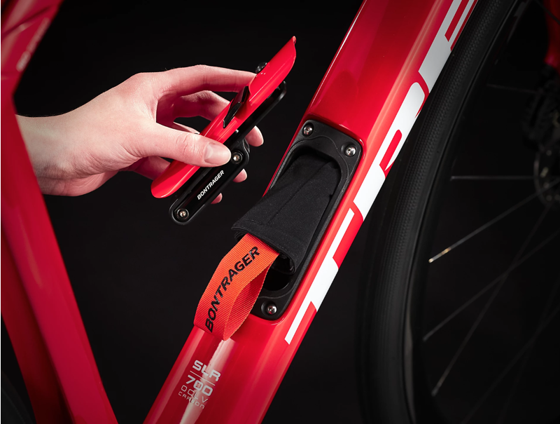 Trek Domane SLR 9 Gen 3 Carbon Road Bike 2022 in Red-8