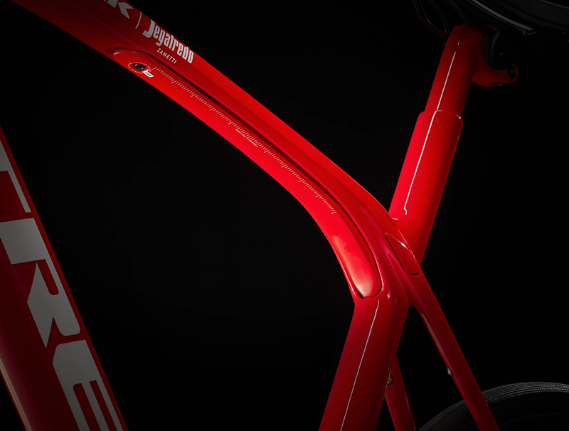 Trek Domane SLR 9 Gen 3 Carbon Road Bike 2022 in Red-6