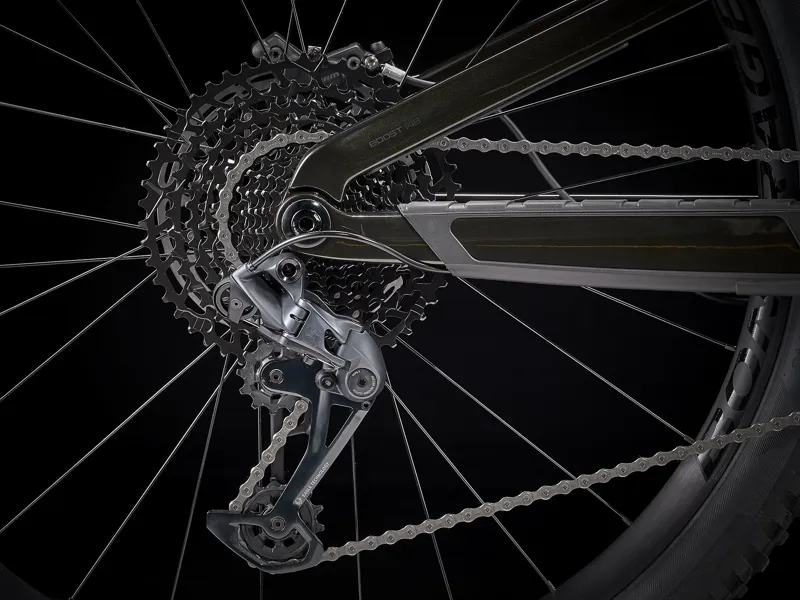 Trek Slash 9.7 GX 29 Full Suspension Mountain Bike 2022 in Green-1