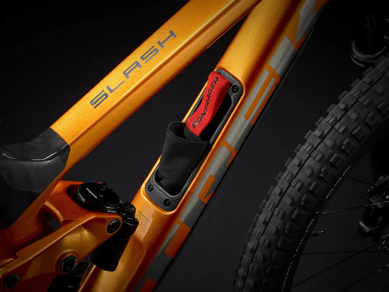 Trek Slash 9.8 XT 29 Full Suspension Mountain Bike 2021 in Orange -3