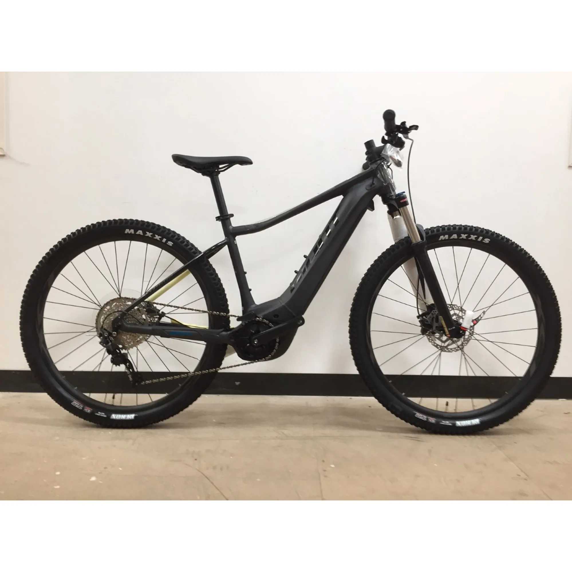 Ex-Display Giant Fathom E+ Medium Electric Hardtail Mountain
