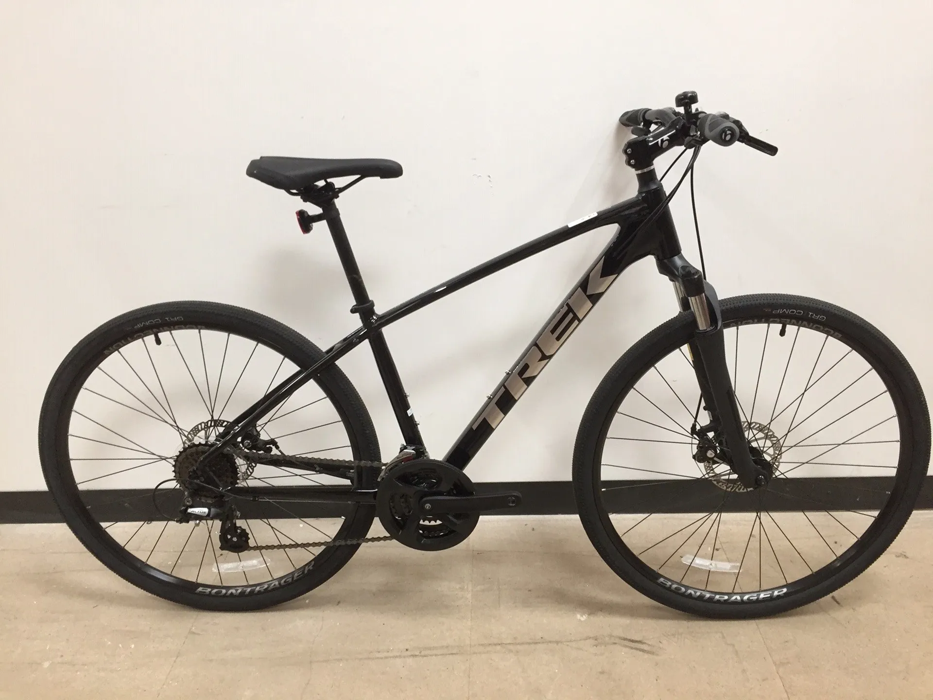 EX-DISPLAY Trek Dual Sport Medium Hybrid Bike 2021 in Black